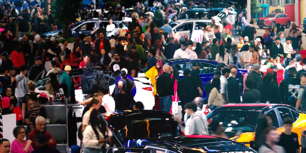 New York Auto Show Opens to Huge Crowds